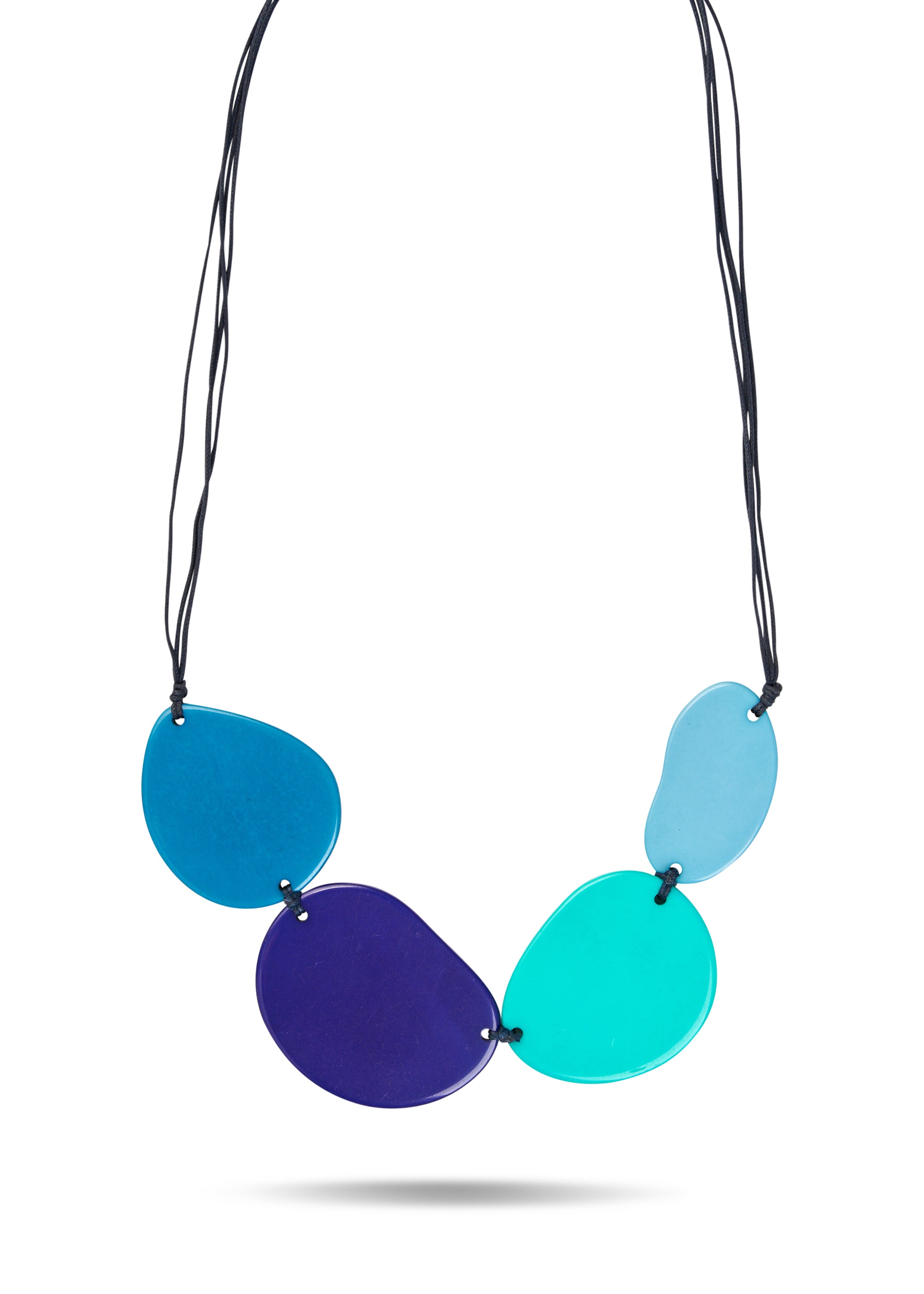 Necklace of four turquoise resin ovals