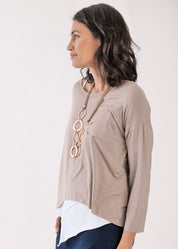 Basic shirt with stone pocket