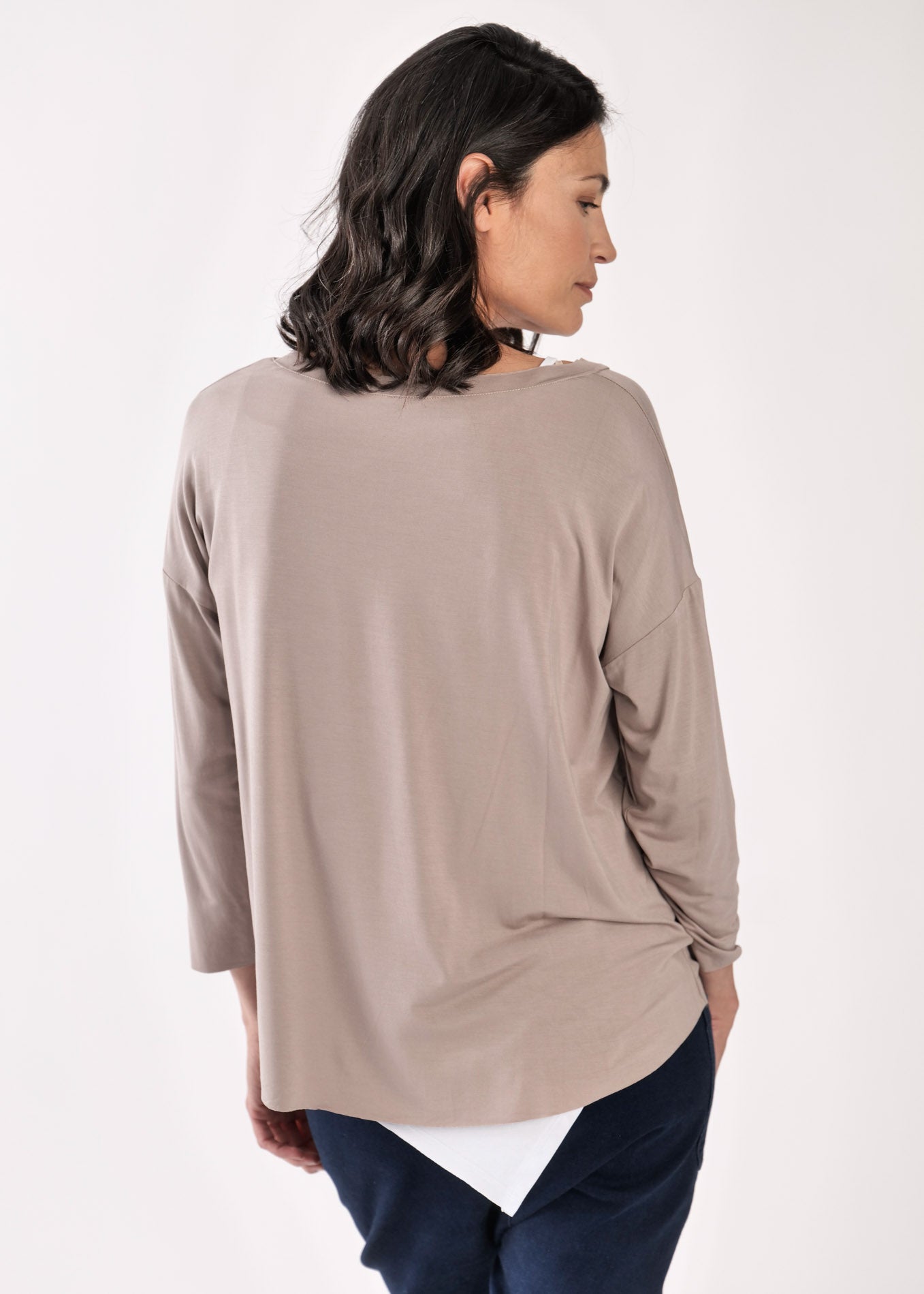 Basic shirt with stone pocket