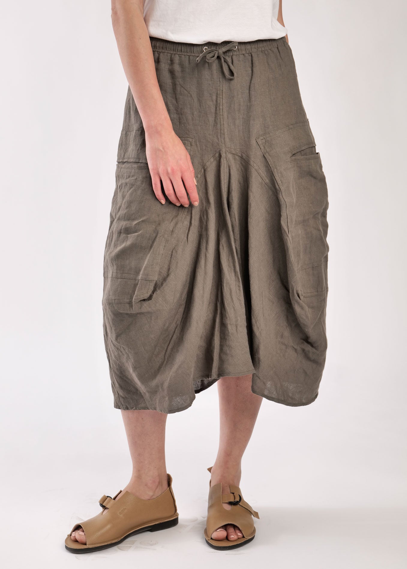 Skirt pants with pockets on the sides green