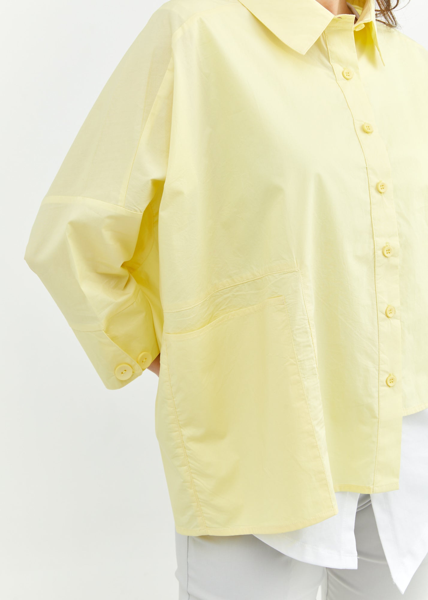 Short 3/4 buttoned shirt with yellow right pocket