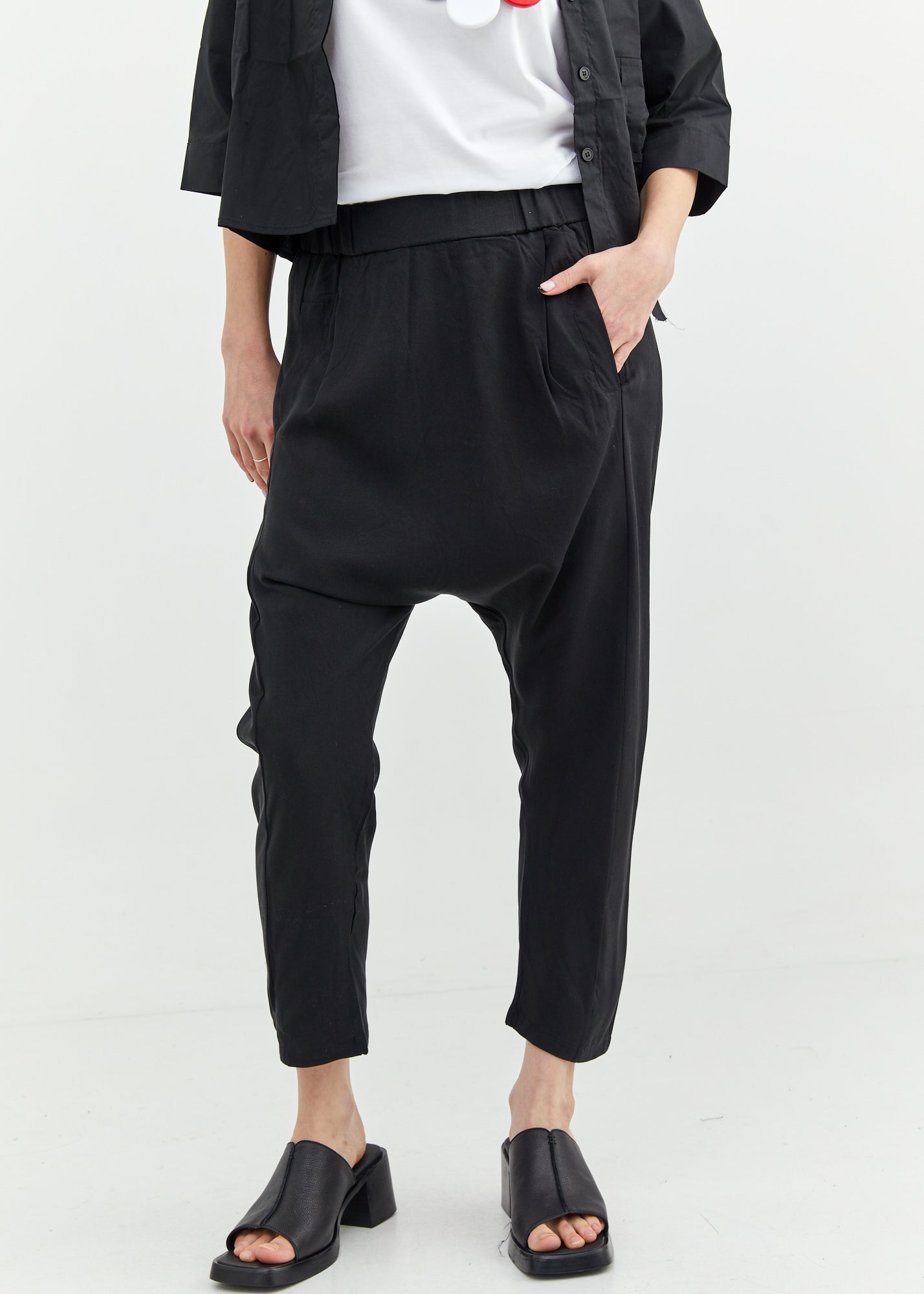 Black baggy pants with two pleats in front