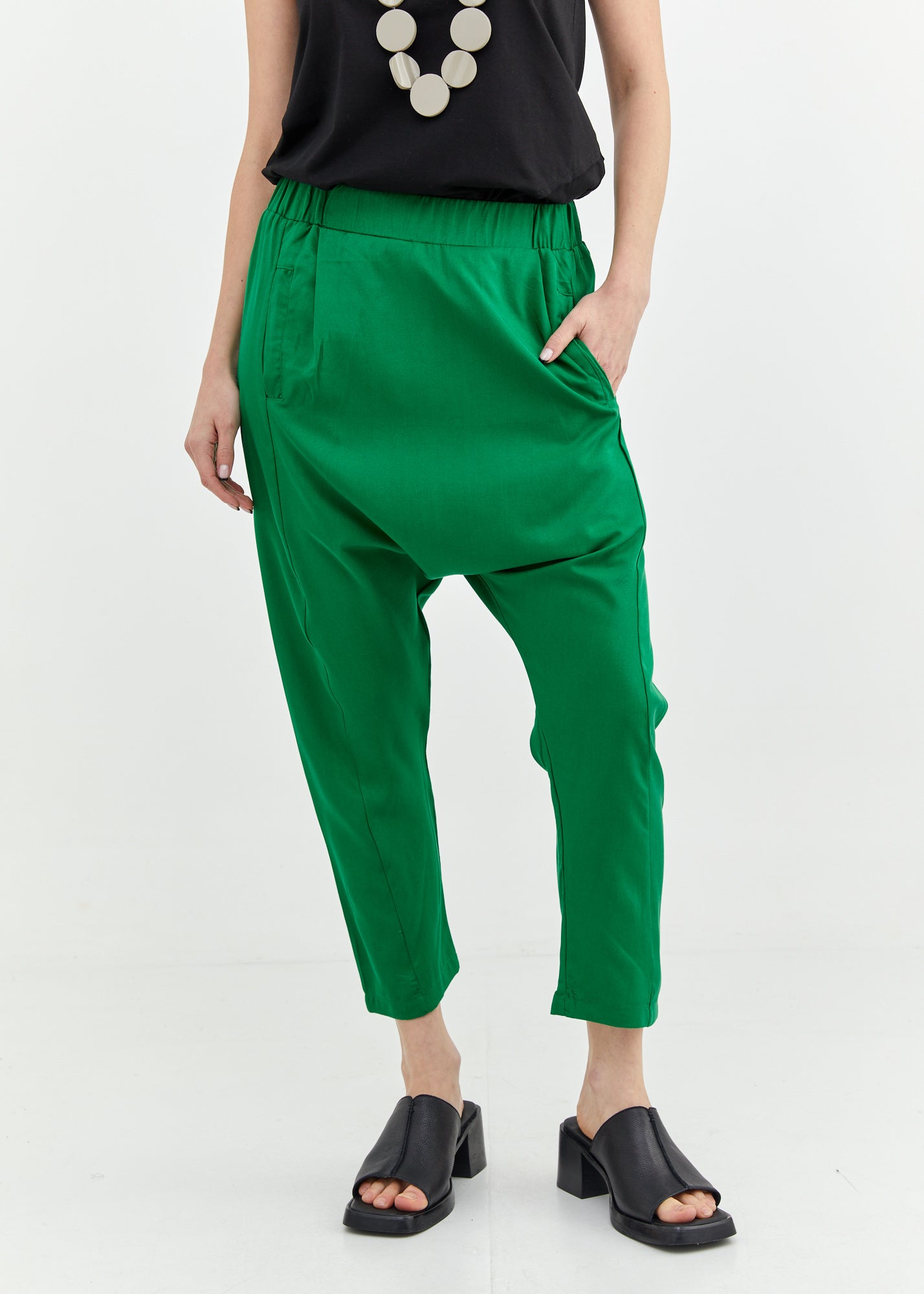 מכנסי שקי עם שני קפלים מקדימה ירוק