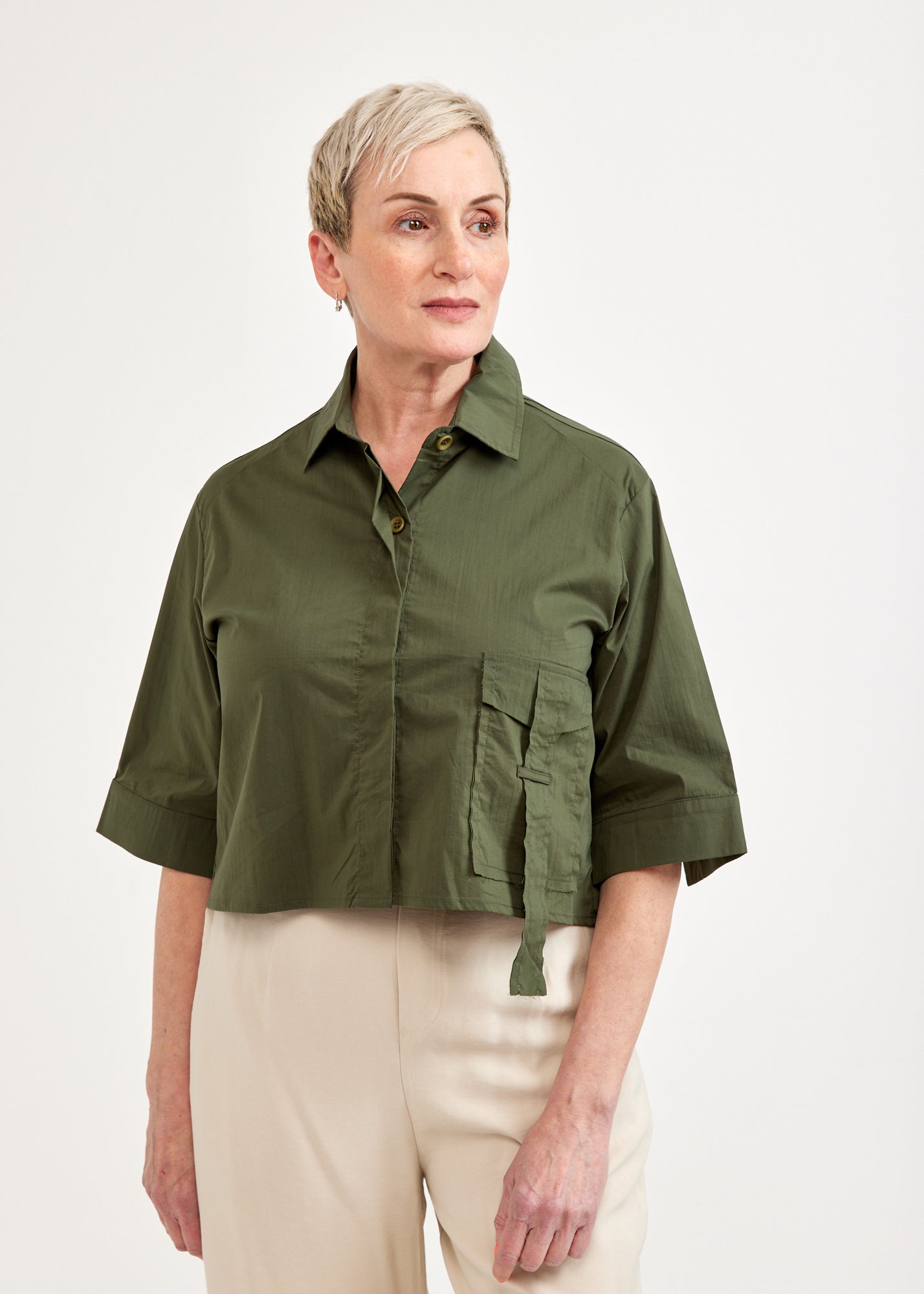 Short button-up with a green pocket