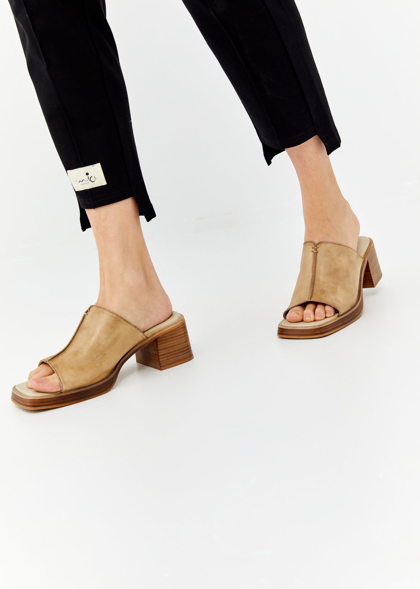 Beige rectangular key high heels